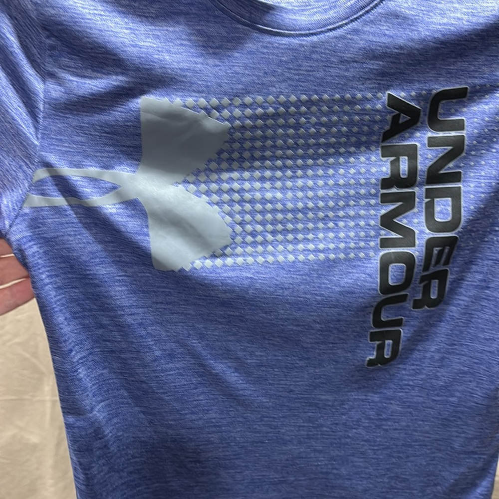 Under Armour loose fit blue short sleeve shirt, size YMD - Picture 4 of 5
